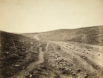 A Halál Völgye, a Fénydandár rohama után, 1855 (szépia fotó)